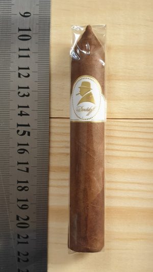 Davidoff Winston Churchill Belicoso Traveller Cigar - 1 Single Cigar Davidoff Winston Churchill Belicoso Traveller Cigar - 1 Single Cigar
